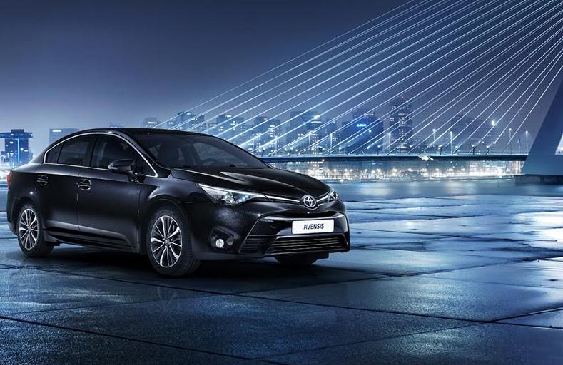 YEN� 2015 MAKYAJLI TOYOTA AVENS�S �LK RES�MLER�